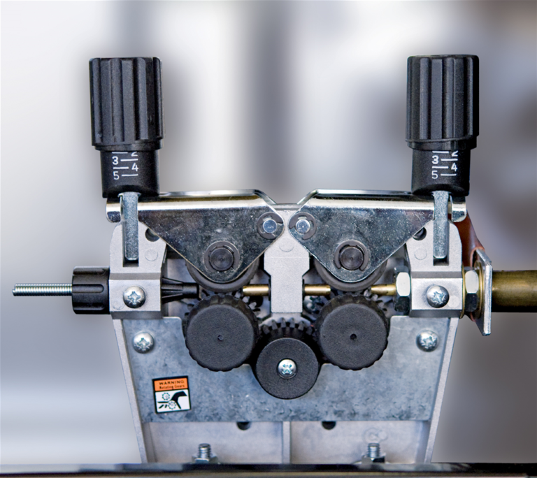 Saldatrice me tel industriale Deca 500Amp D-MIG 650T thumbnail 2